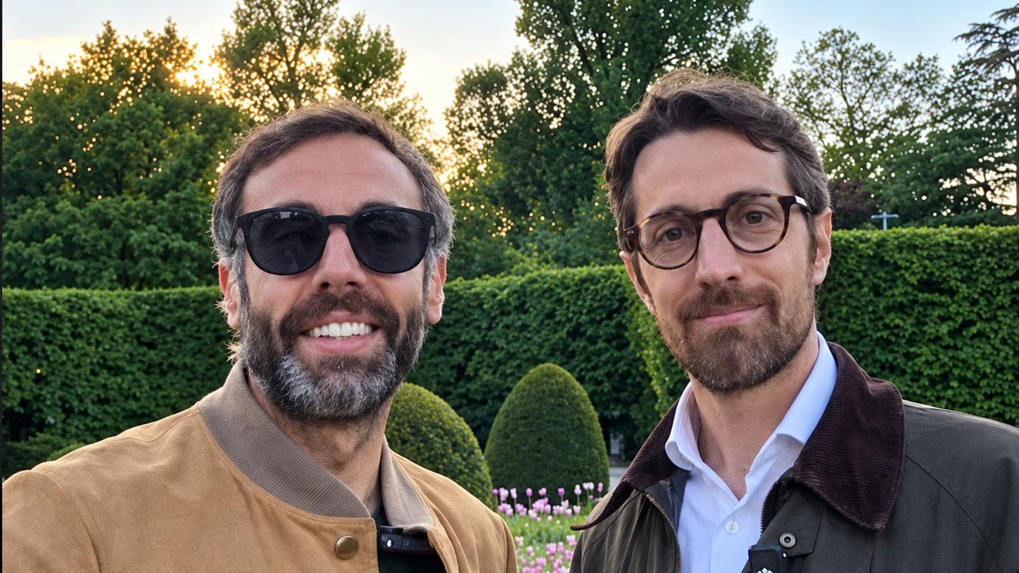 Matteo e Giacomo in un giardino al tramonto