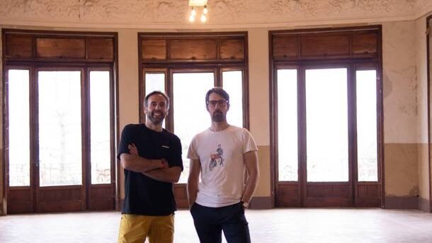 Matteo e Giacomo nel salone del Grand Hotel Campo dei Fiori
